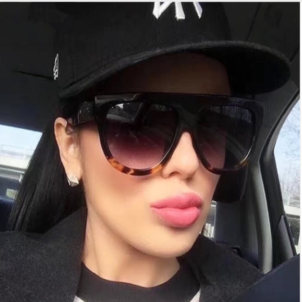 😎SALE ‼️Luxury Fashion 👩‍🎨 Sunglasses 🕶 - Picture 2 of 8